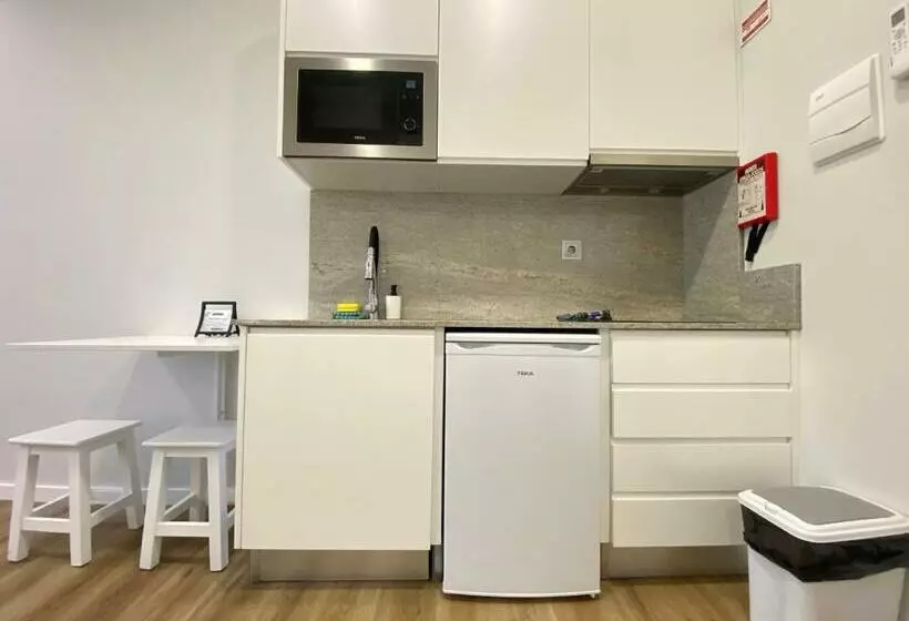 تختخواب و صبحانه Canto Doce