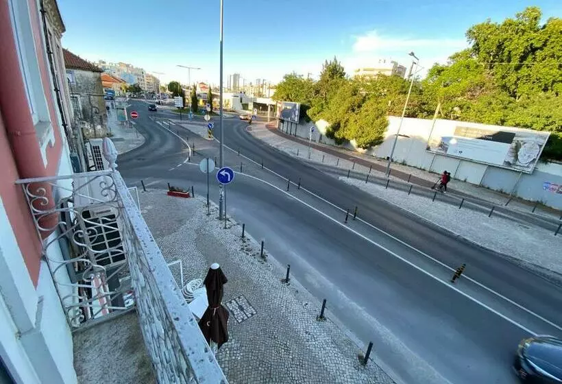 تختخواب و صبحانه Canto Doce