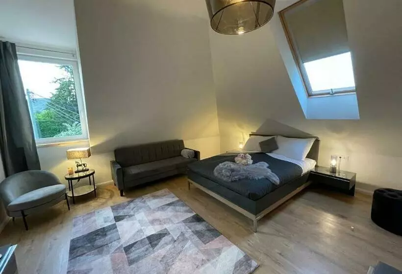 Aamiaismajoitus (B&B) Duna P Art Panzió