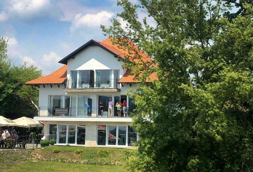 Nocleg ze śniadaniem Duna P Art Panzió