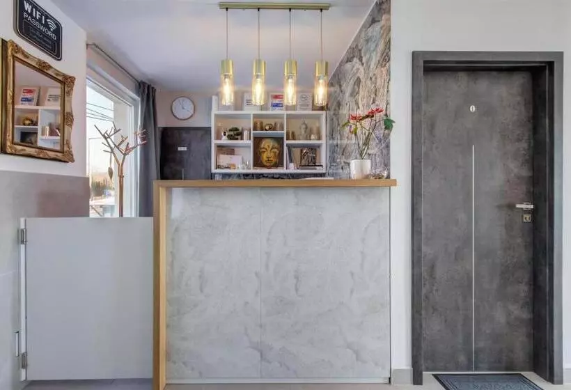 Aamiaismajoitus (B&B) Duna P Art Panzió