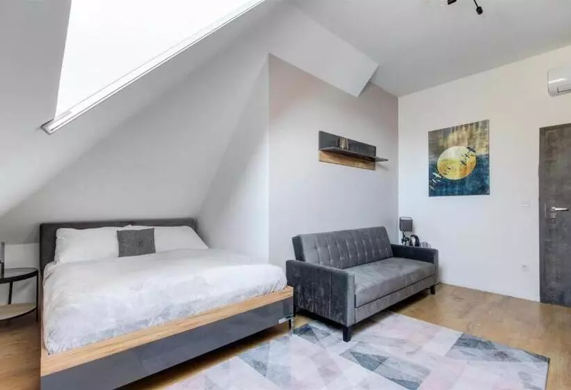 Aamiaismajoitus (B&B) Duna P Art Panzió