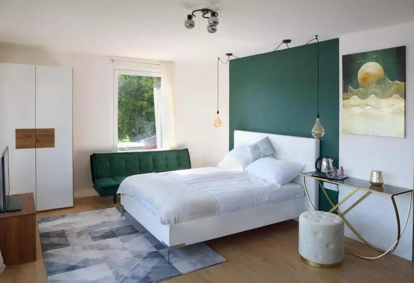 Aamiaismajoitus (B&B) Duna P Art Panzió