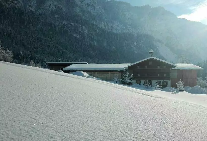هتل Selbstversorgerhütte Plafing