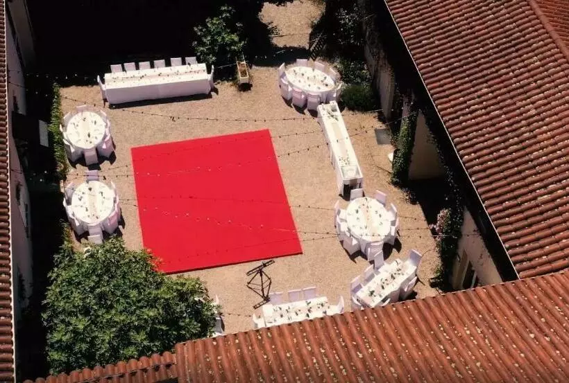 Majatalo Gites Du Cheron   Speak French Only