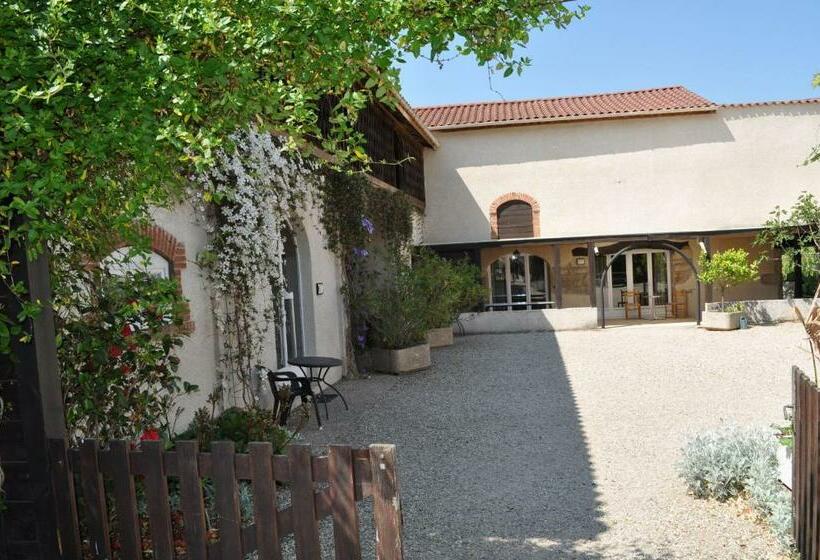 بنسيون Gites Du Cheron   Speak French Only