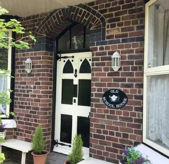 Majatalo The Old School House