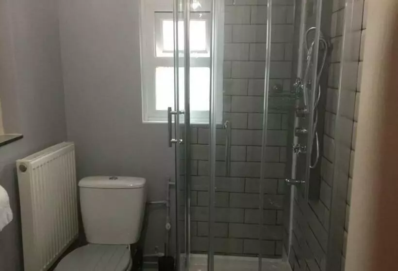 Majatalo The Old School House