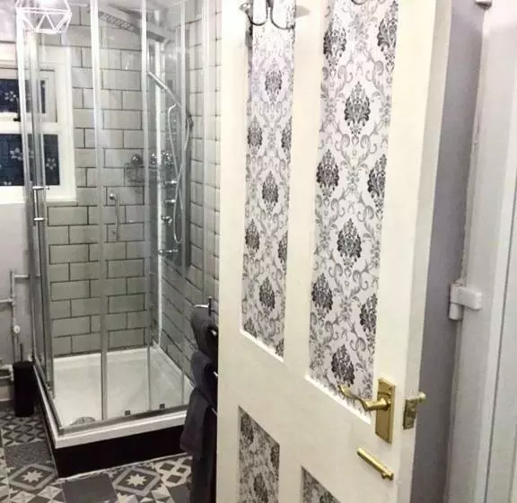 Majatalo The Old School House