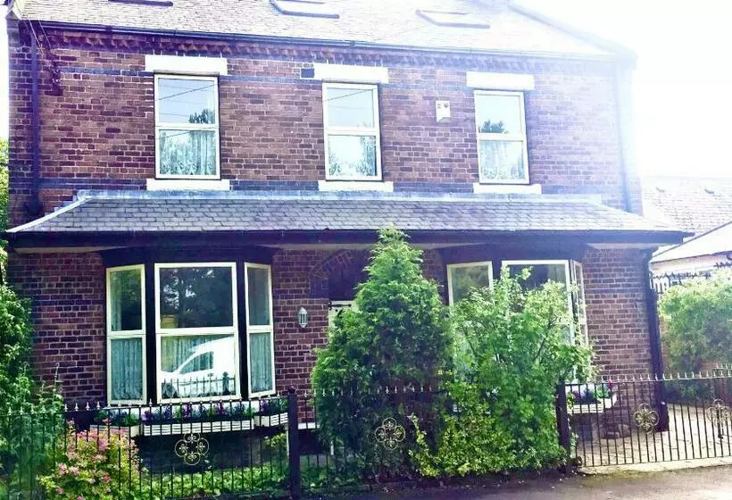 Majatalo The Old School House