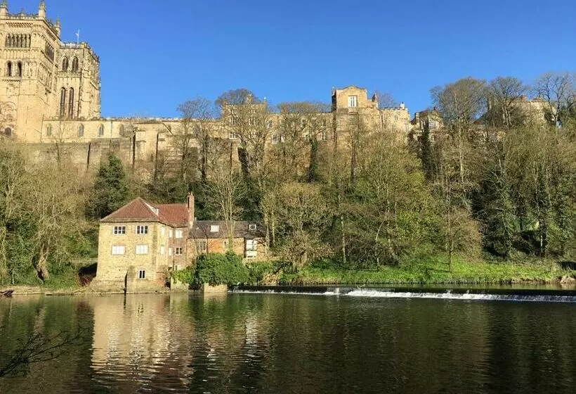 Majatalo The Old School House