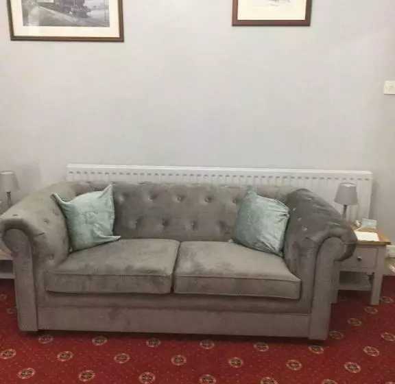 Majatalo The Old School House