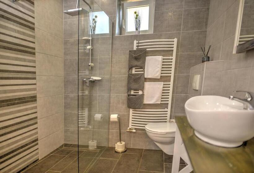 צימר Adamkó Borkert Ház