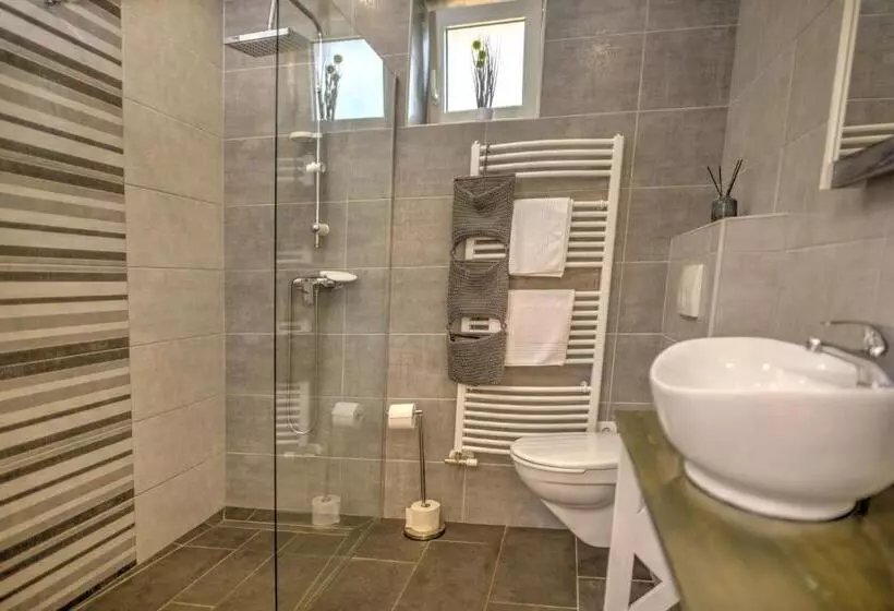 Aamiaismajoitus (B&B) Adamkó Borkert Ház