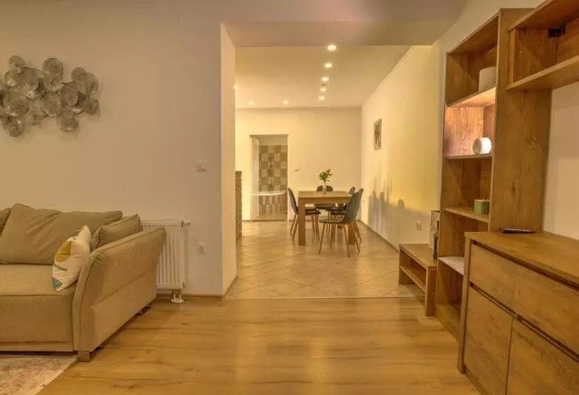 Aamiaismajoitus (B&B) Adamkó Borkert Ház