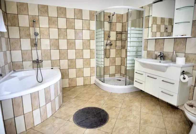 Aamiaismajoitus (B&B) Adamkó Borkert Ház