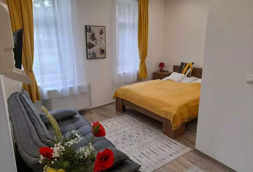 Aamiaismajoitus (B&B) Adamkó Borkert Ház