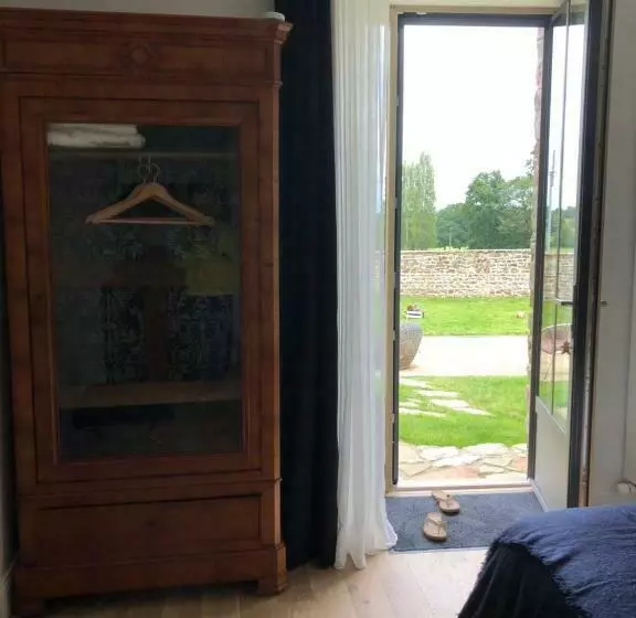 Aamiaismajoitus (B&B) Chambre Indépendante Au Manoir De La Célinais Côté Jardin