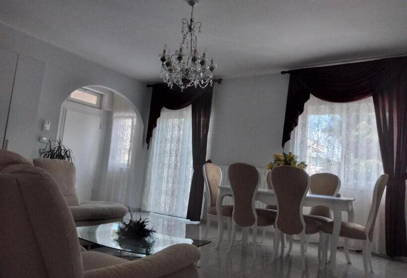 פנסיון Casa Di Tina