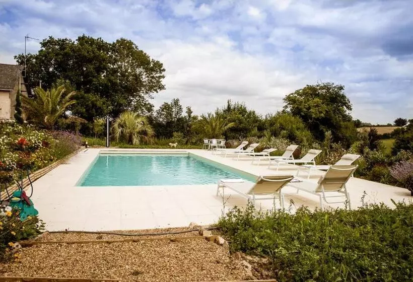 Majatalo La Fontaine Du Mont