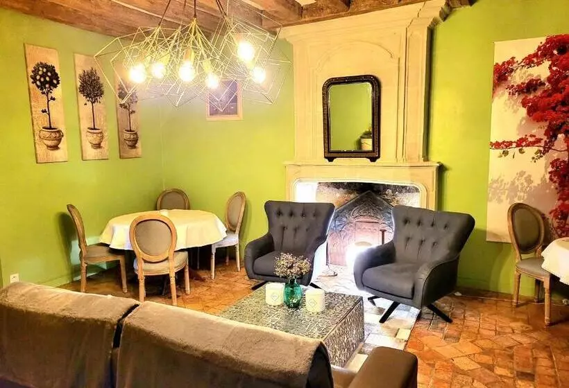 Majatalo La Fontaine Du Mont