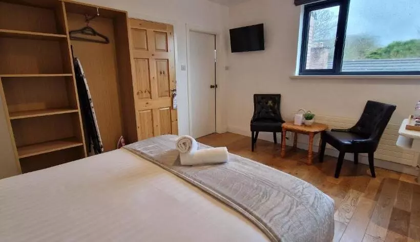 ペンション The Cloisters