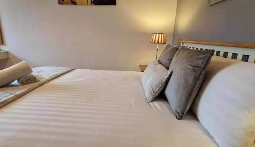 ペンション The Cloisters