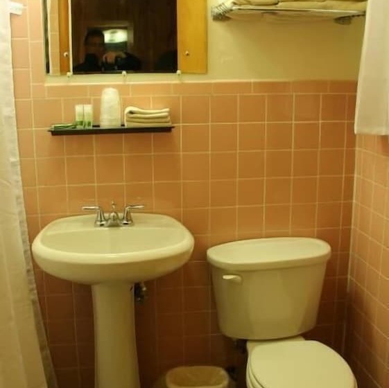 فندق صغير Holiday Motel