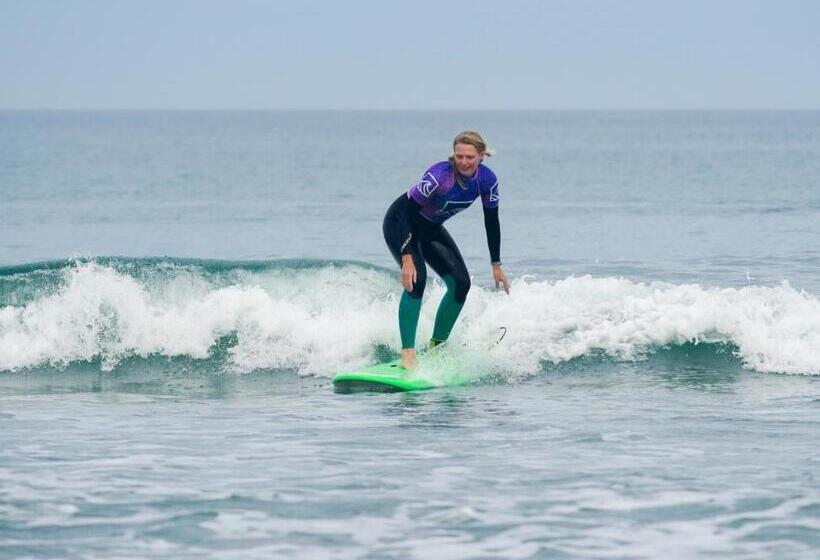 مبيت وإفطار Oa Surf Club