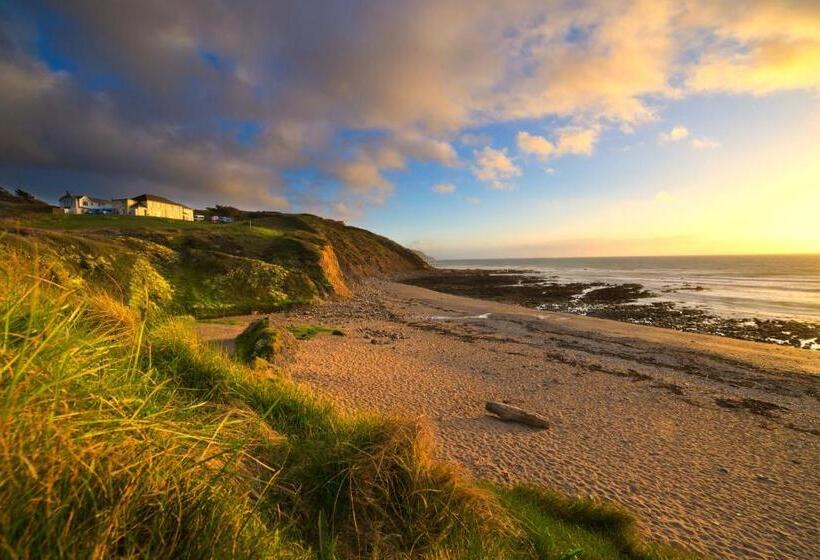 مبيت وإفطار Oa Surf Club