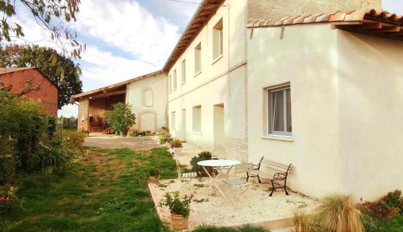 צימר Les Hauts De Grazac, Chambres Et Tables D Hôtes