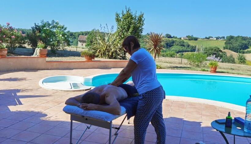 צימר Les Hauts De Grazac, Chambres Et Tables D Hôtes