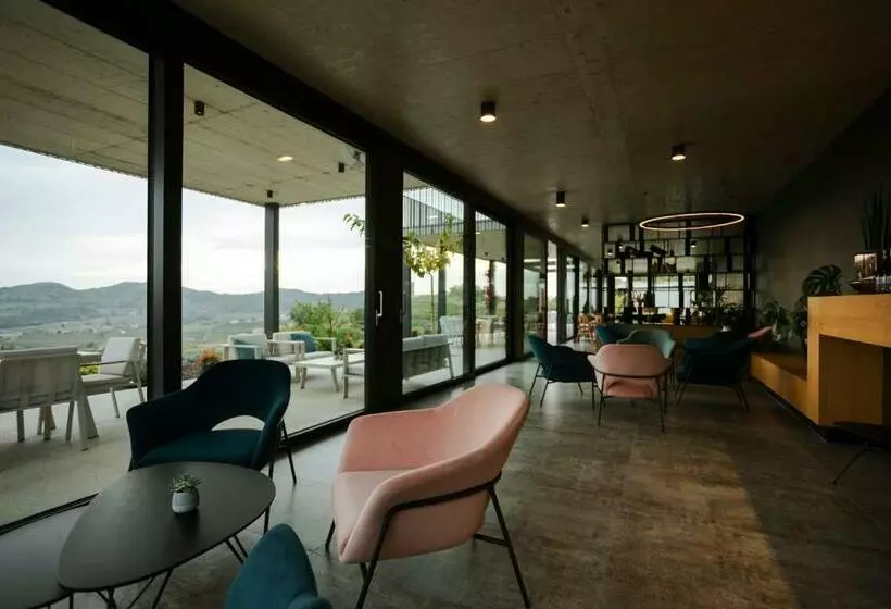 تختخواب و صبحانه Tavarneta Estate