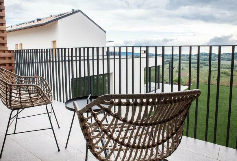 مبيت وإفطار Tavarneta Estate