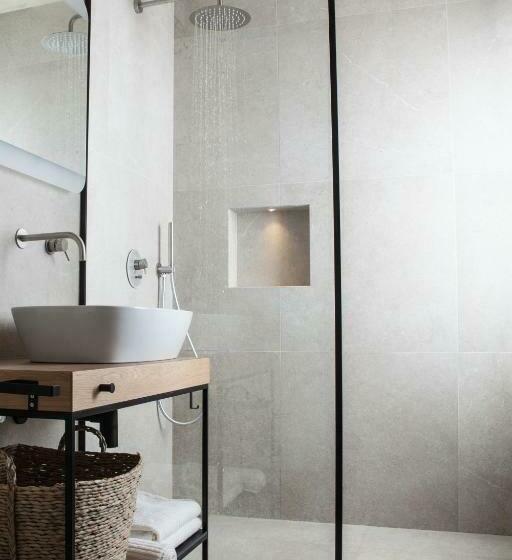 مبيت وإفطار Tavarneta Estate