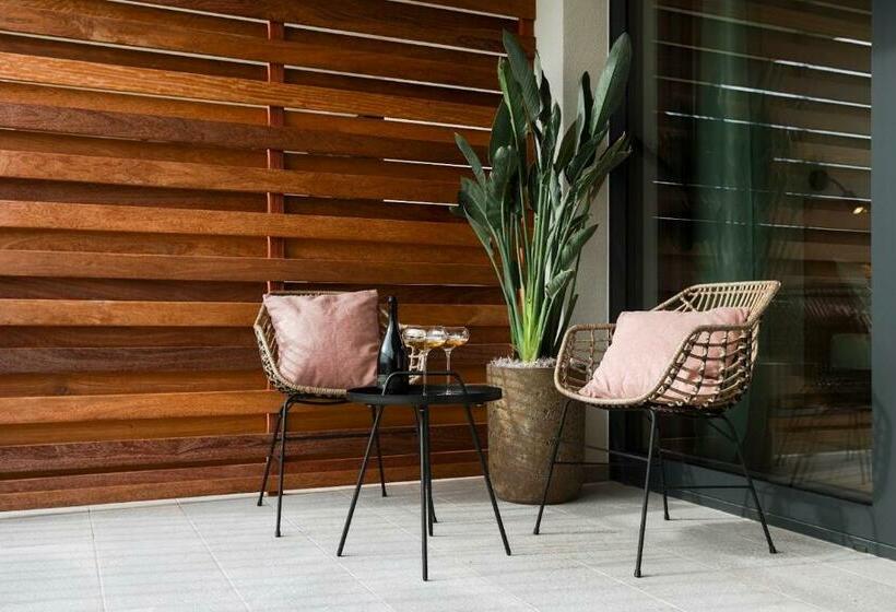 مبيت وإفطار Tavarneta Estate