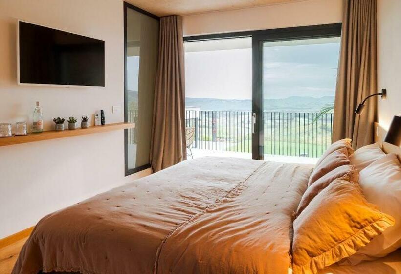 مبيت وإفطار Tavarneta Estate