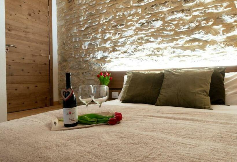 فندق Antico Borgo Brunelli