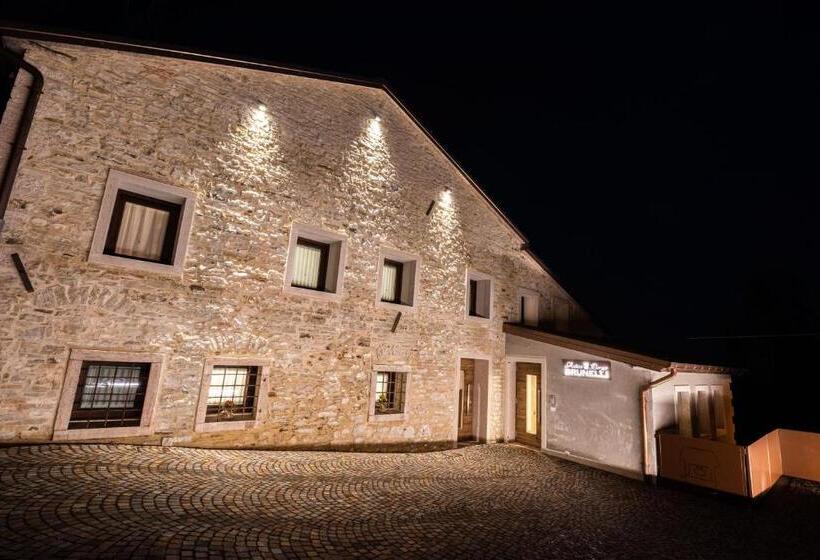 فندق Antico Borgo Brunelli