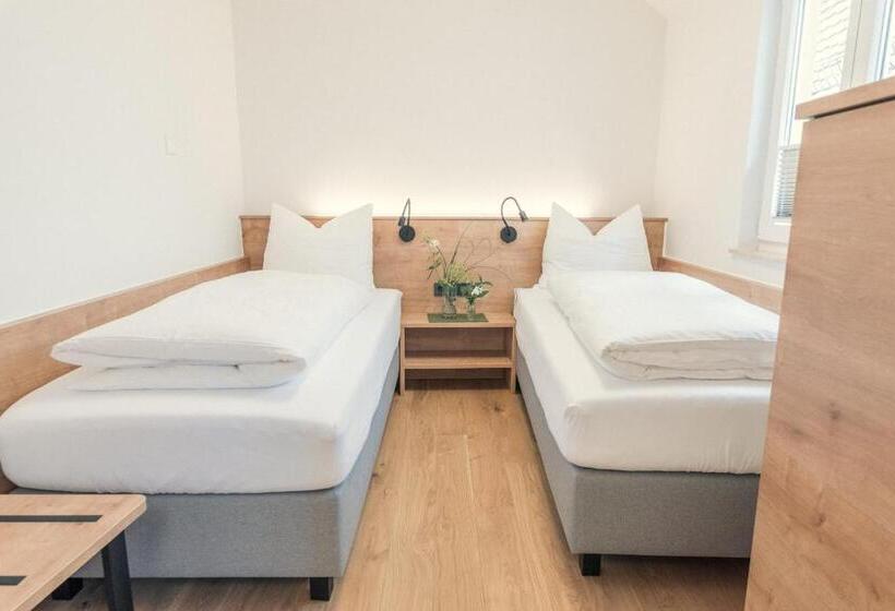 פנסיון Das Hölderlein   Altstadt