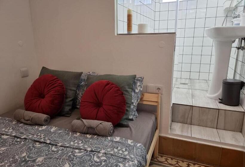 پانسیون Dream Days Guesthouse