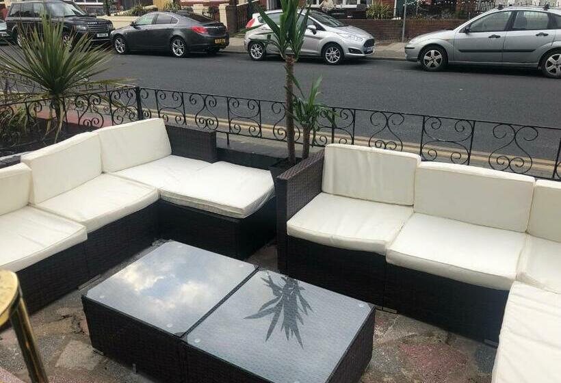 پانسیون Leecliff Guest House