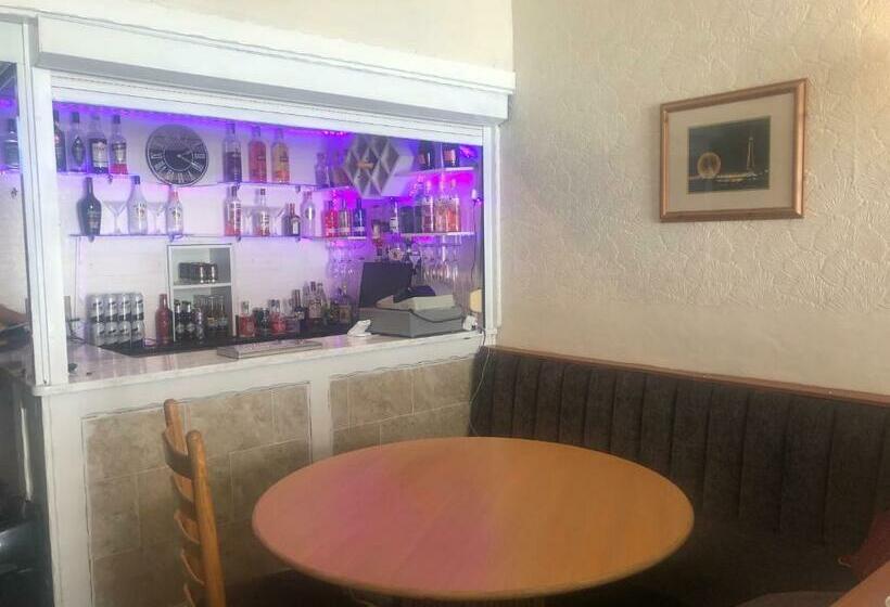 پانسیون Leecliff Guest House