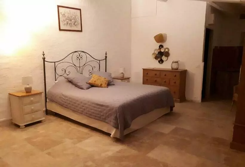 ベッドアンドブレックファースト Le Jas Des Cannebieres