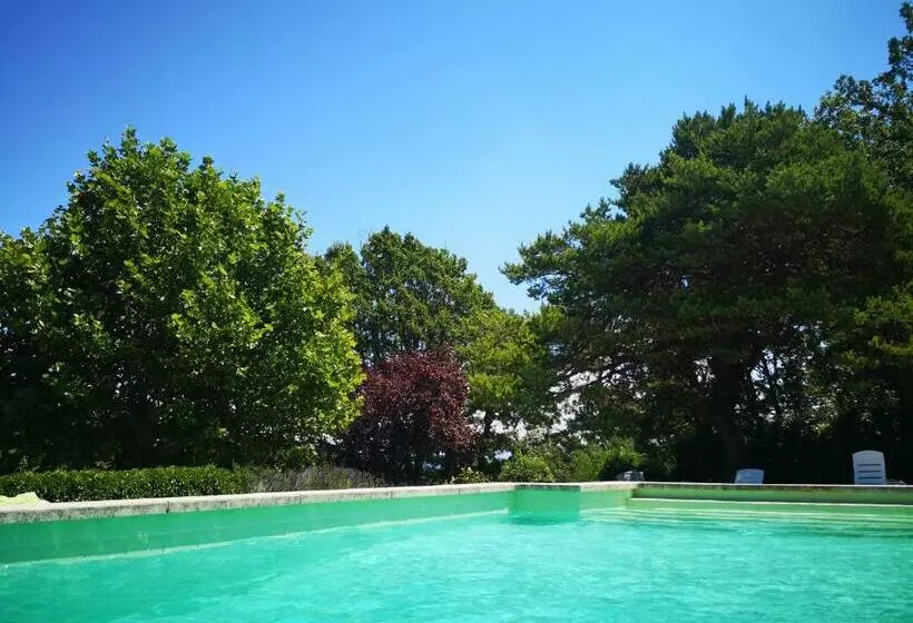 ベッドアンドブレックファースト Le Jas Des Cannebieres