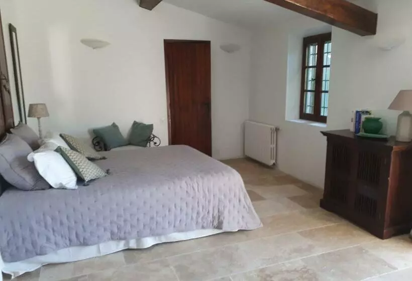 ベッドアンドブレックファースト Le Jas Des Cannebieres