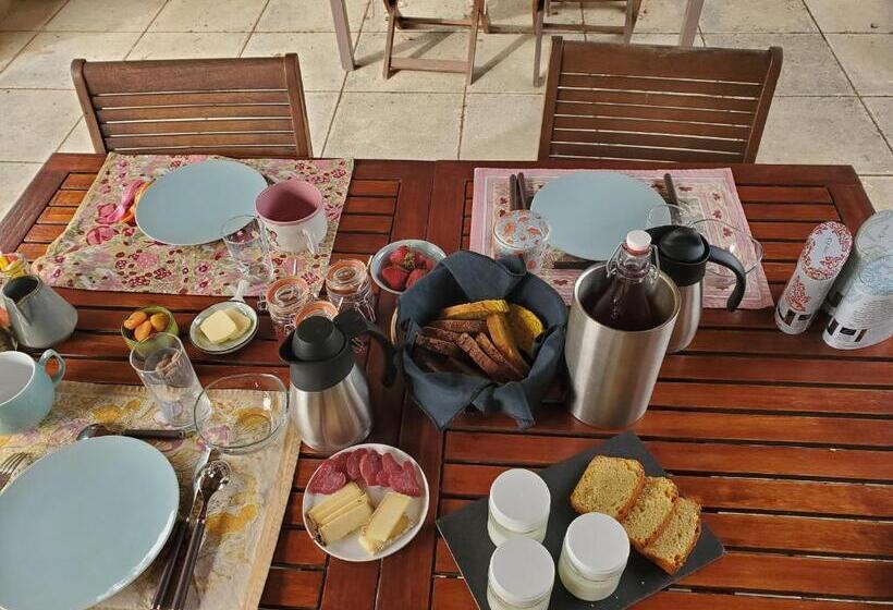 ベッドアンドブレックファースト Le Jas Des Cannebieres