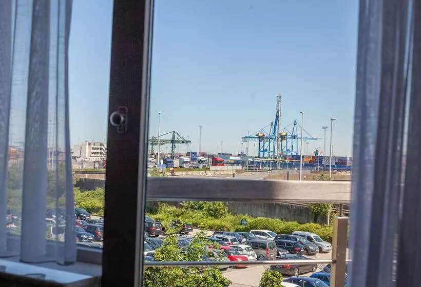 Hotelli Monaco Zeebrugge Beach