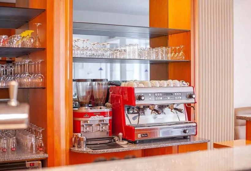 Hotelli Monaco Zeebrugge Beach