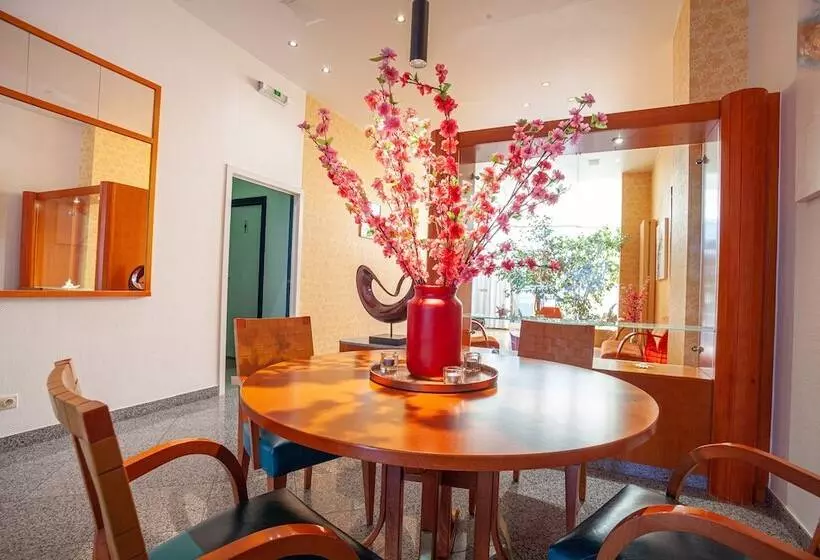 Hotelli Monaco Zeebrugge Beach